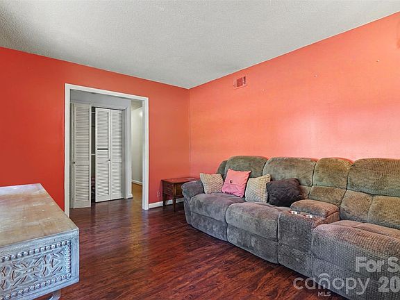 3rd image of 314 Westham Ridge Rd