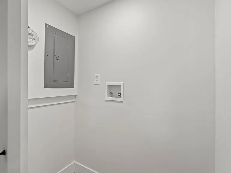 2511 Baywood St — Photo 8