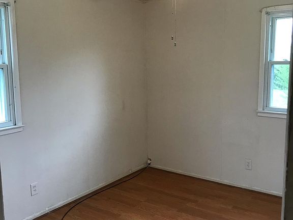 4th image of 2300 Beck Dr