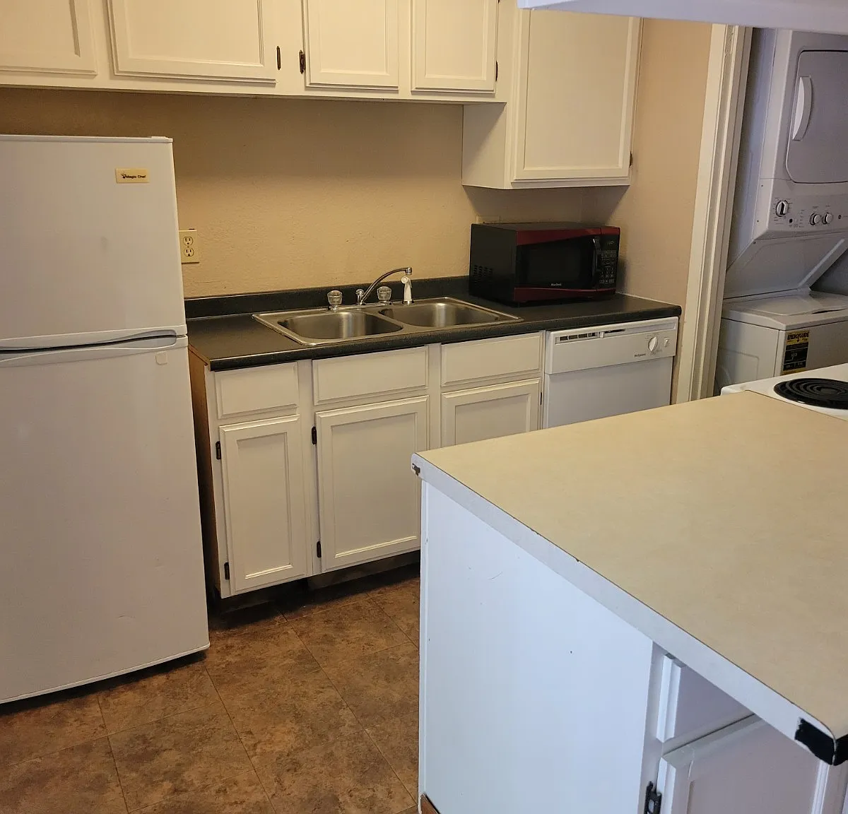 2 bed, 1.5 bath, 1038 sqft, $1,000 — Photo 2