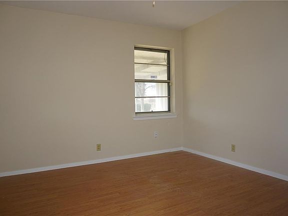 2nd image of 1800 Valleywood Dr