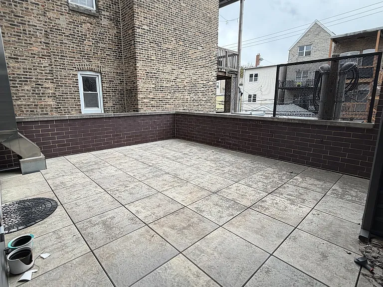 2127 W Division St #1 — Photo 12