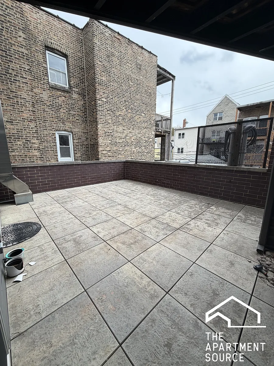 Building Photo - 2127 W Division St #1