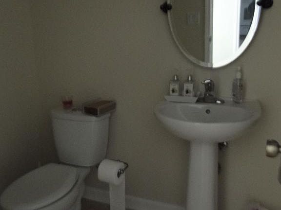 5th image of 3985 Meadowview Dr N