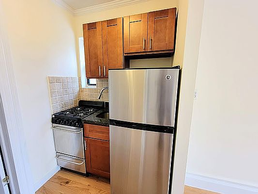 4th image of 309 E 37th St #3F