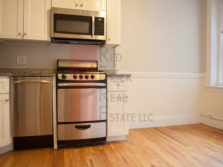 28 Anderson St #5 — Photo 2