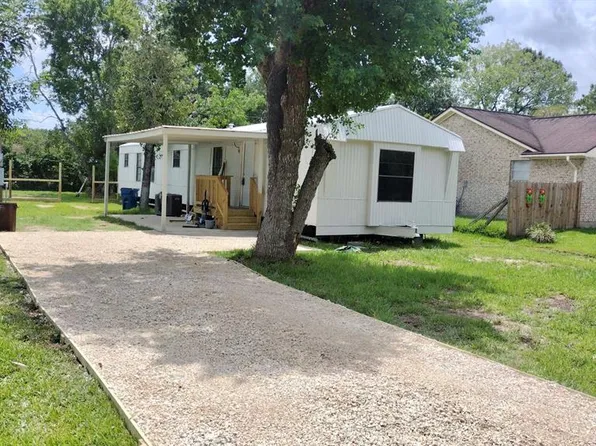 4904 E 36th St, Dickinson, TX 77539