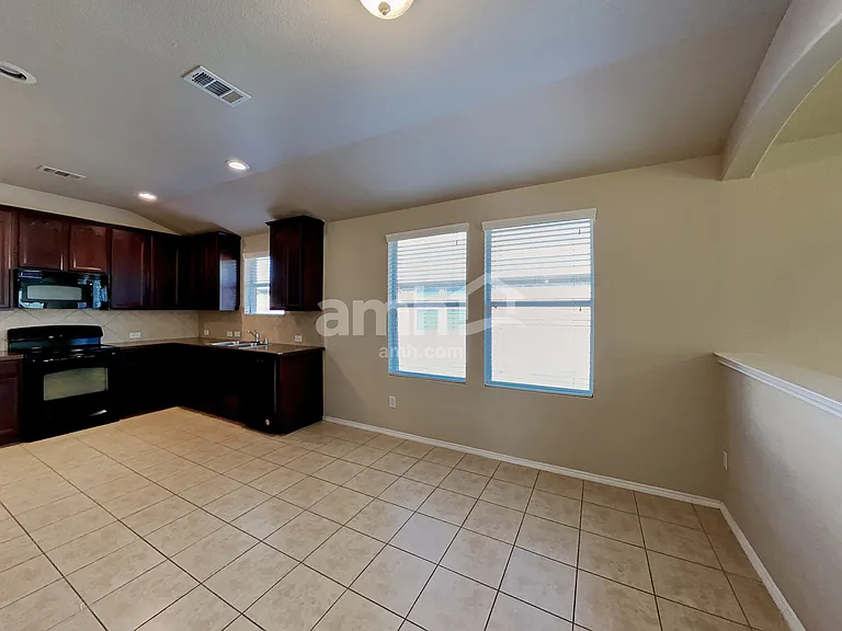 866 Fannin Dr — Photo 5