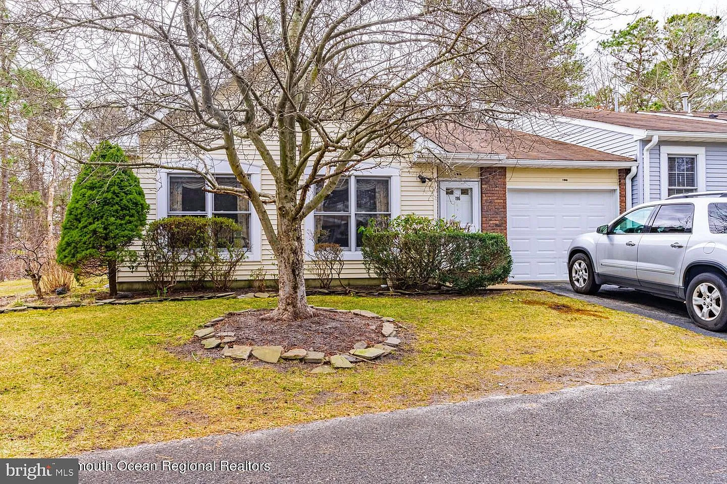 196 Deanne Dr photo 1
