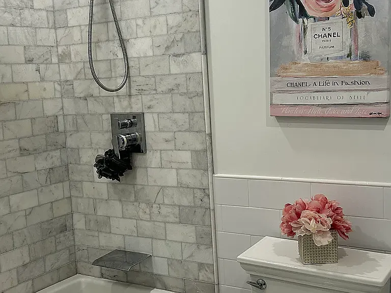 Queen bath 1