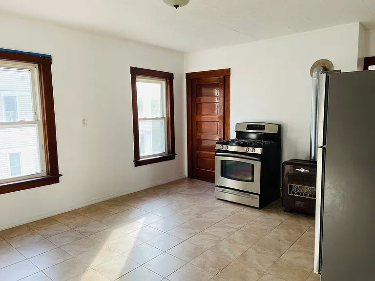 51 Elm St #2 — Photo 2