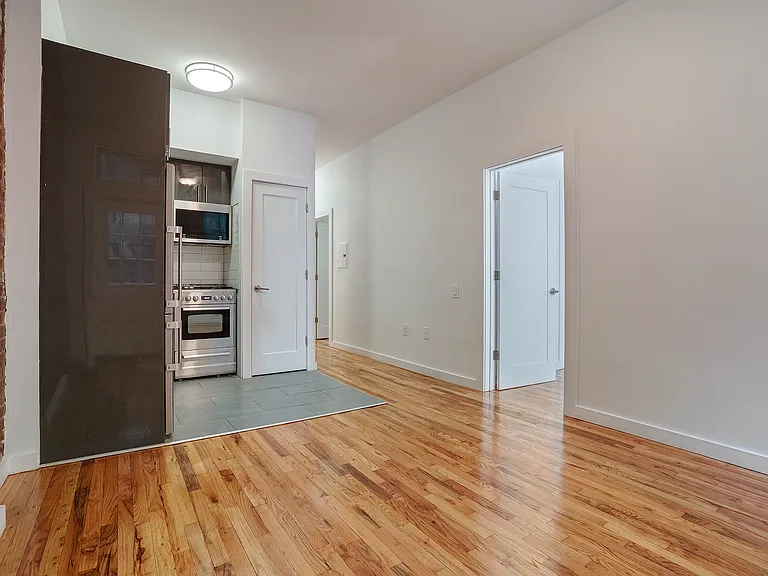 364 W 51st St #1R — Photo 5