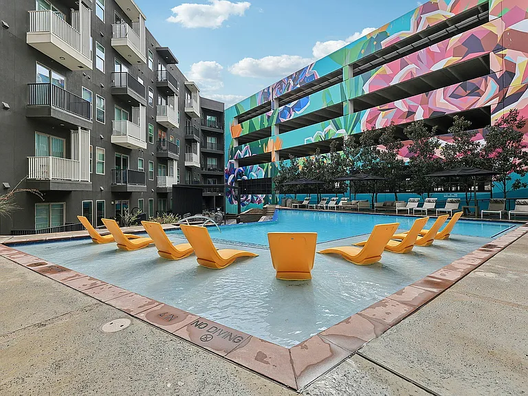 68-web-or-mls-N Lamar Blvd-916