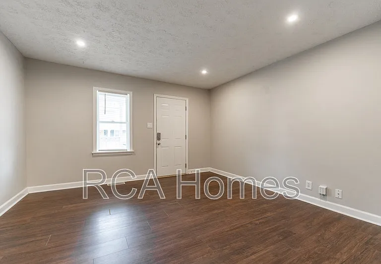1027 Saint Paul St — Photo 10