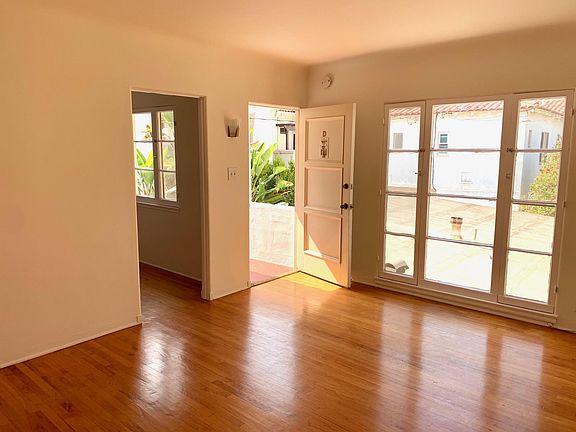 2nd image of 837 9th St APT D