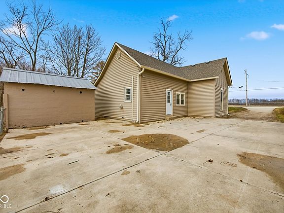 5th image of 2407 W Flat Rock Rd