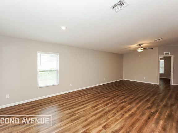 3rd image of 5233 Farmington Ave