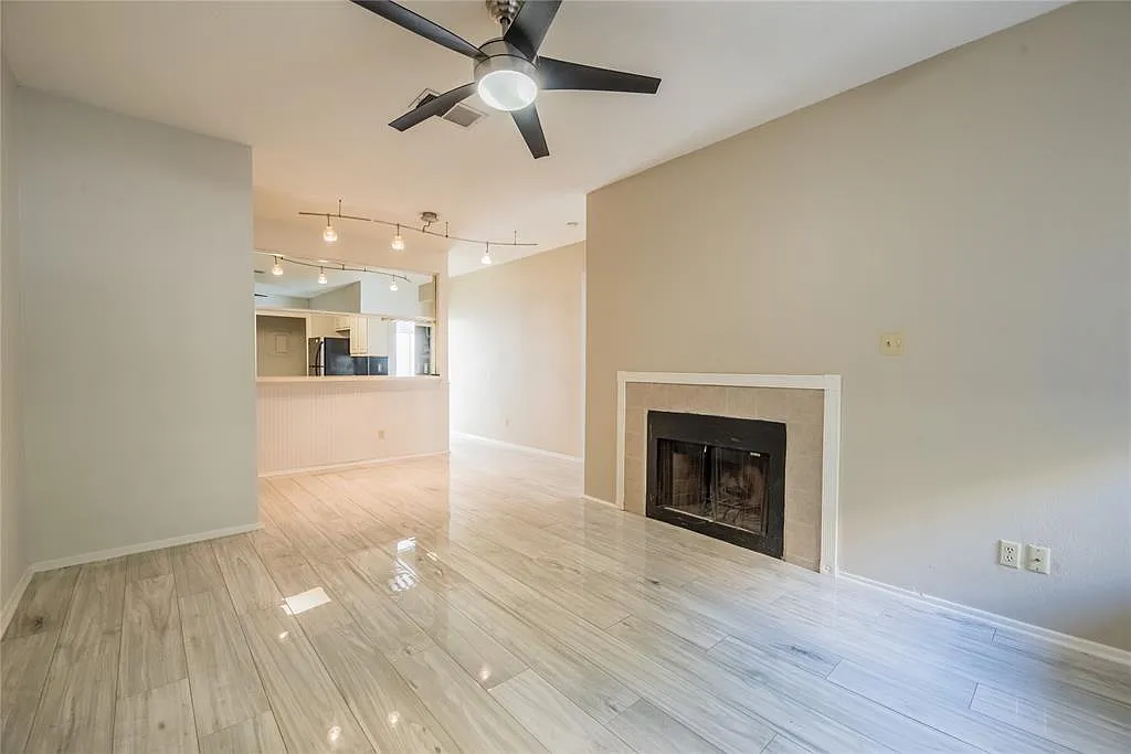 2 bed, 2.0 bath, 904 sqft, $2,100 — Photo 1