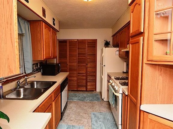 4th image of 2821 Lois St
