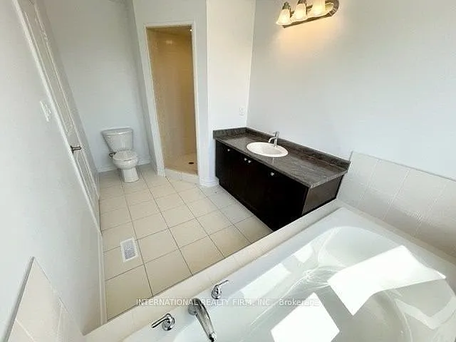 240 Ridley Cres — Photo 15