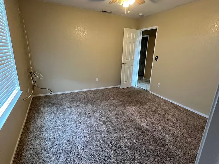 1417 Hall Ave — Photo 14