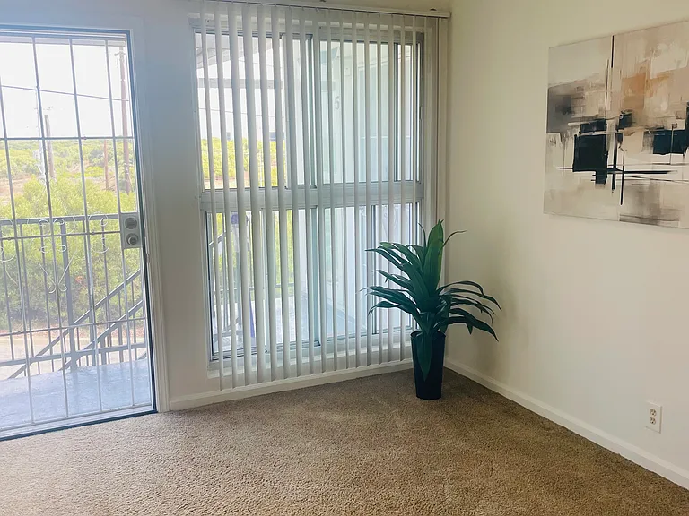 955 Hillcrest St #6 — Photo 7