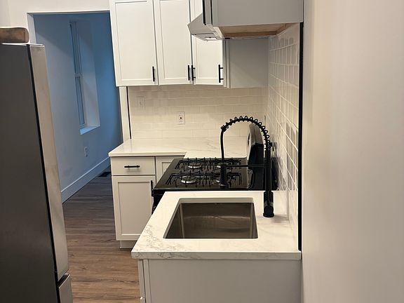 2nd image of 3957 Virginia St