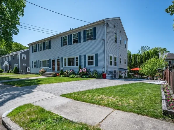 11 Hargrave Cir #A, Newton, MA 02461