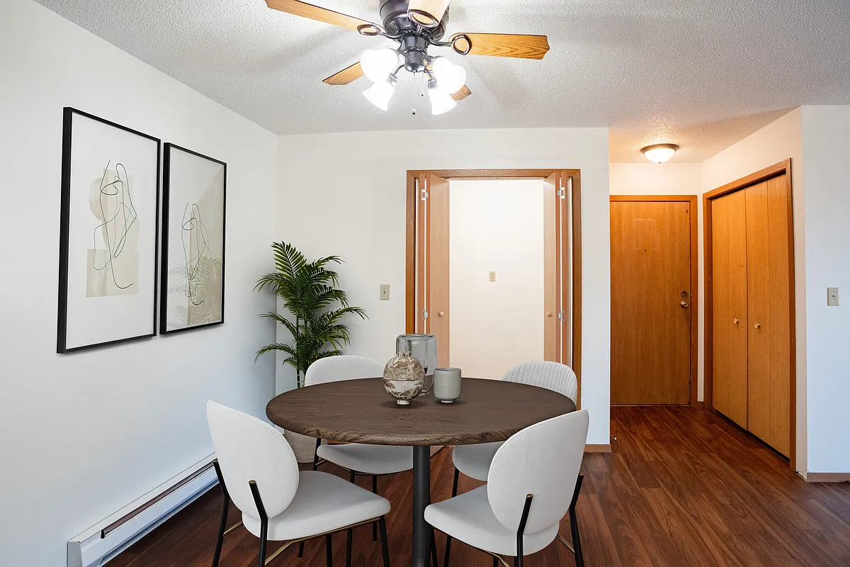 Fargo, ND Kentwood Manor Apartments | 21B | Dining - Kentwood Manor