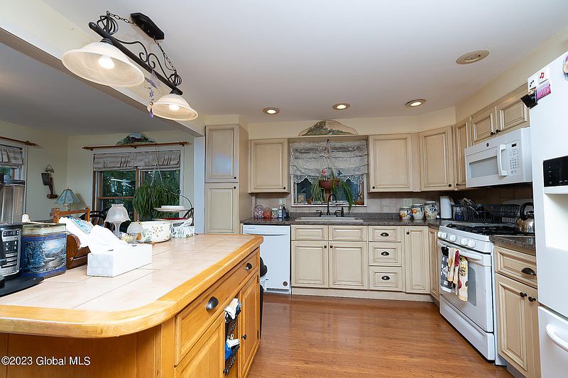 2nd image of 334 Butterfield Avenue