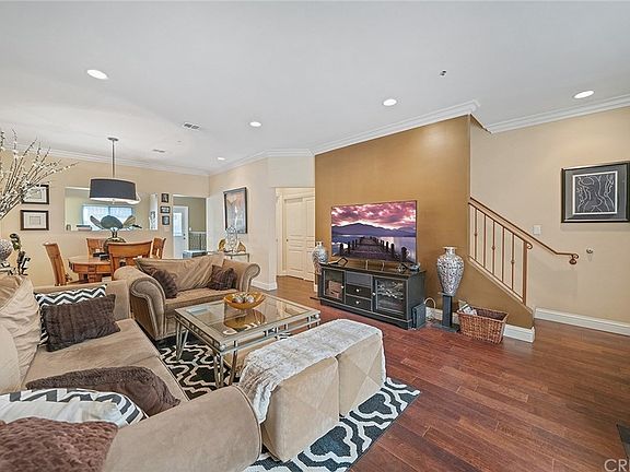 2nd image of 12645 Oxnard St Unit 6