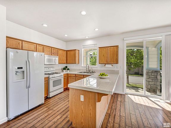 3rd image of 3487 Niblick Dr