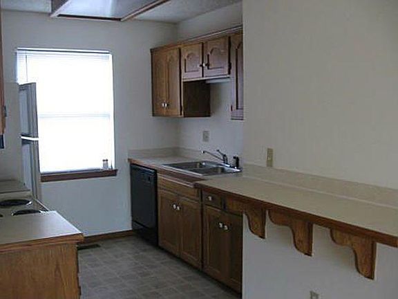 4th image of 4807 Woodward St