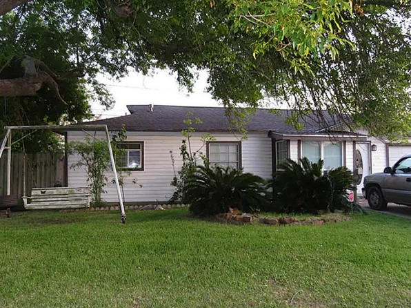 2110 Pickerton Dr, Deer Park, TX 77536