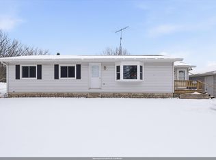N5516 Hillside Dr, Wild Rose, WI 54984
