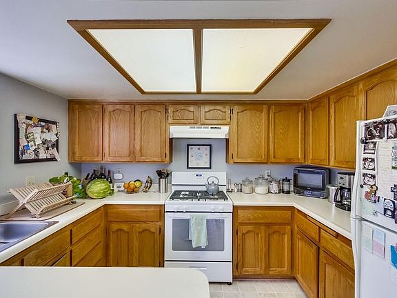 2nd image of 757 C Ave