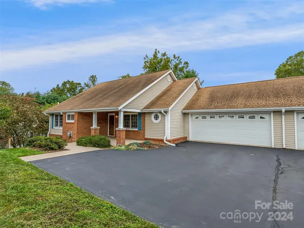 1115 Citation Cir, Hendersonville, NC 28739