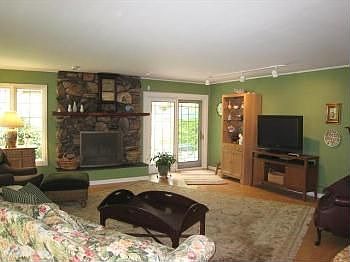 5th image of 644 Carolyn Dr