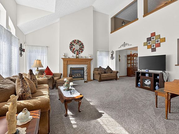 5th image of 6324 Rossmore Ln