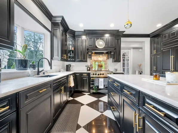 373 Ocean Terrace image 11 of 47