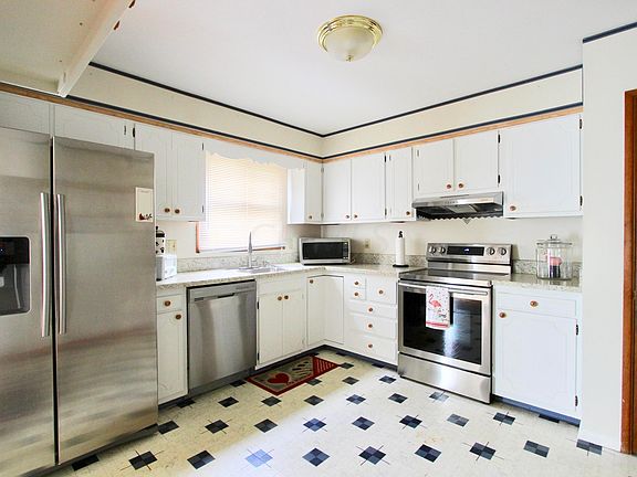 4th image of 1085 Toulon Ave