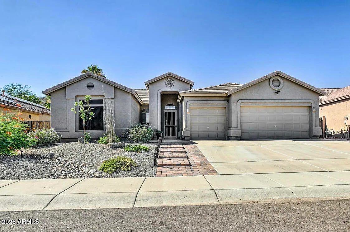 4 bed, 2.0 bath, 2195 sqft, $3,400 — Photo 3