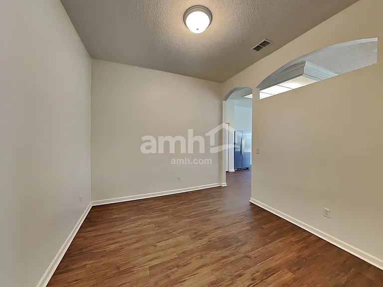 341 Diana Ct — Photo 5