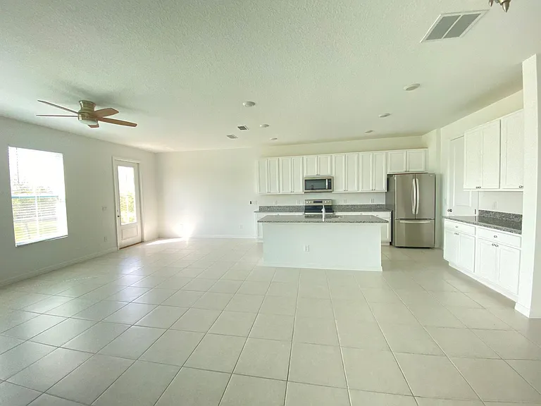 1622 Sanibel Dr — Photo 5
