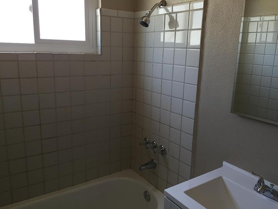 1st image of 613 W Avenue H12