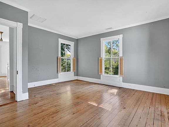 44th image of 11 Parker St
