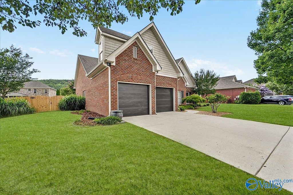 6714 Zach Ln SE, Owens Cross Roads, AL - View 2