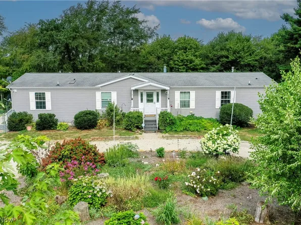 221 Canyon Rd SE, Carrollton, OH 44615