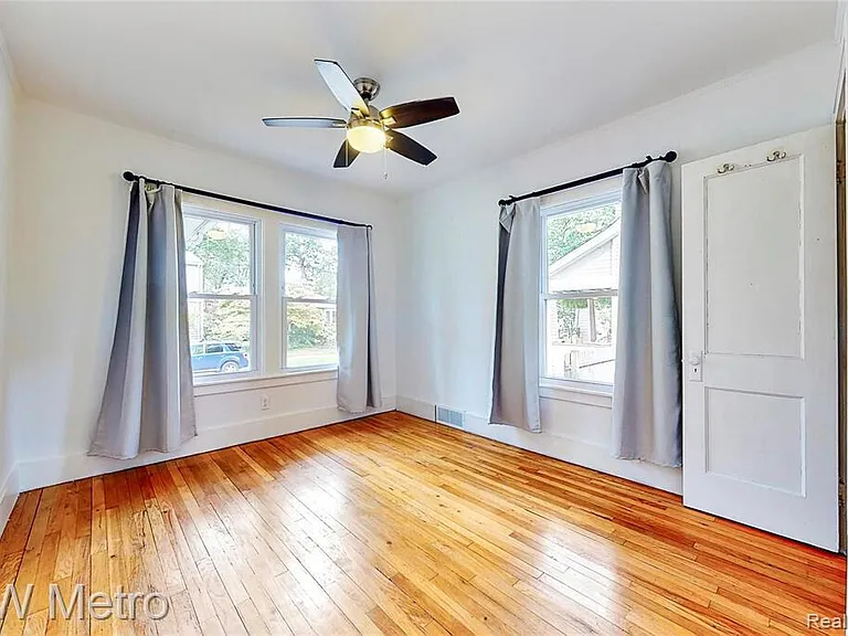 865 W Marshall St — Photo 4