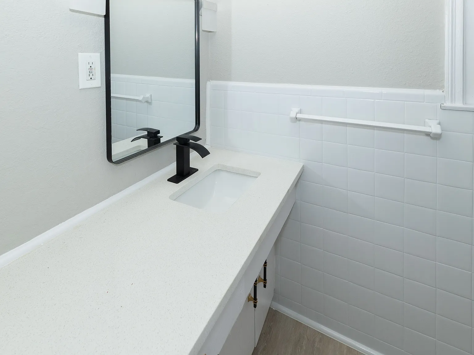 2 bed, 1.0 bath, 1000 sqft, $1,040 — Photo 3